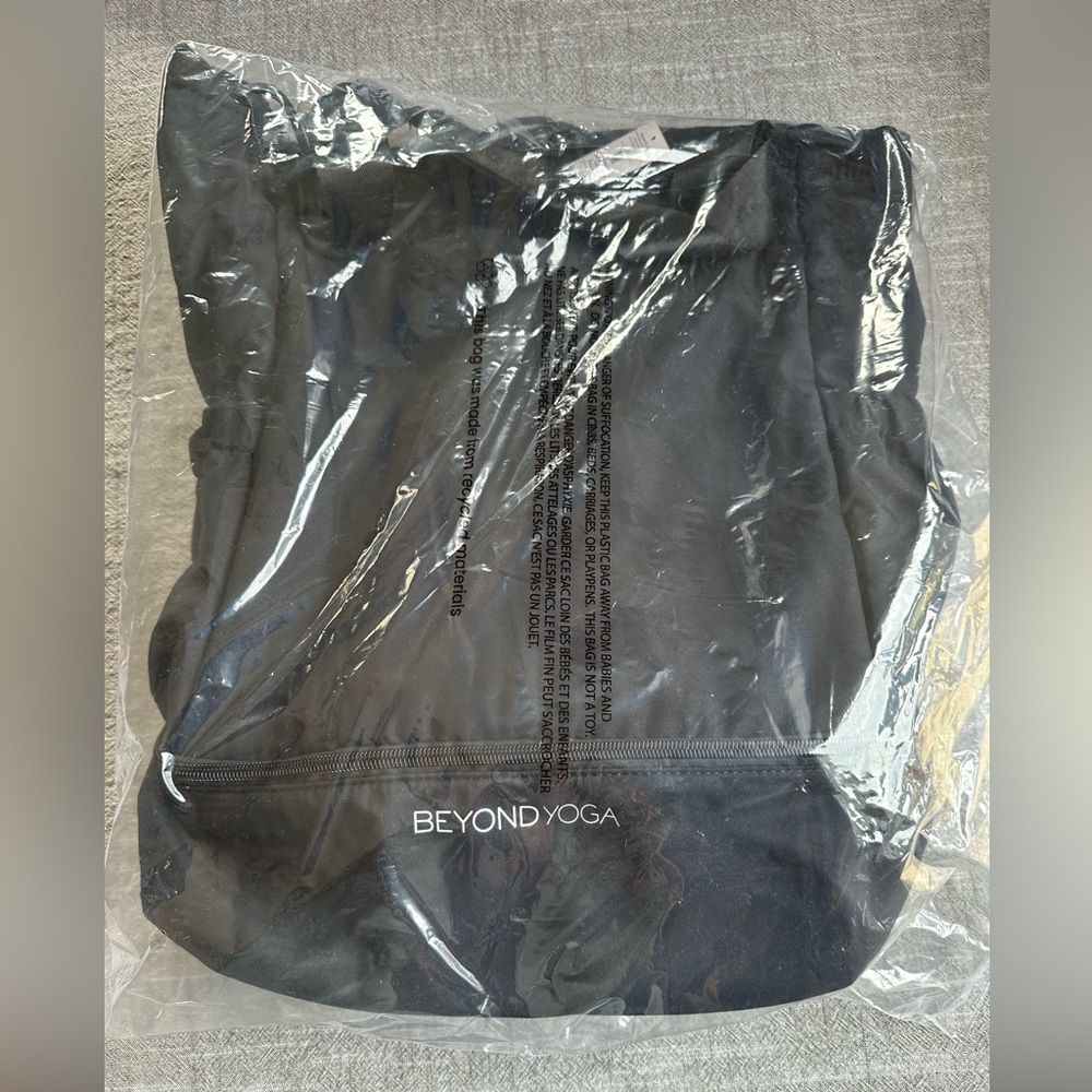 Beyond Yoga Convertible Gym Bag/Backpack, NWT, Black.